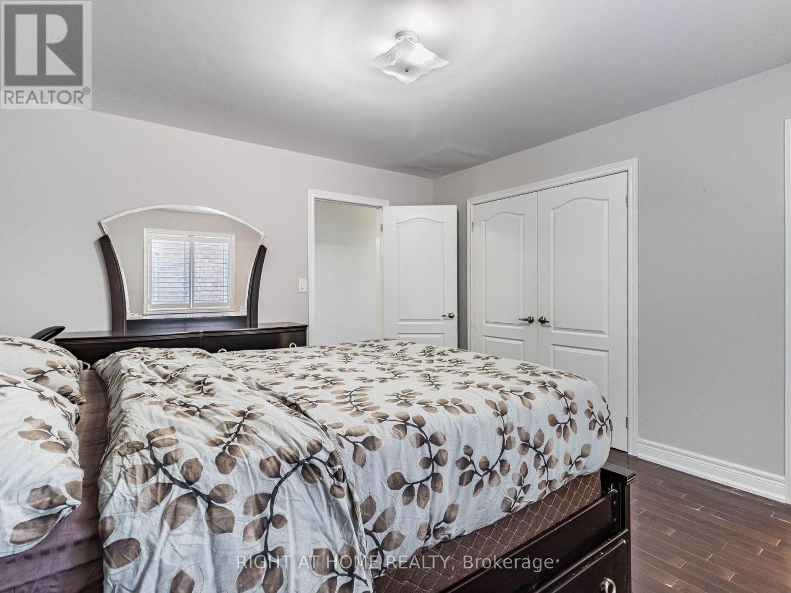 2340 Thruxton Drive, Oakville, ON