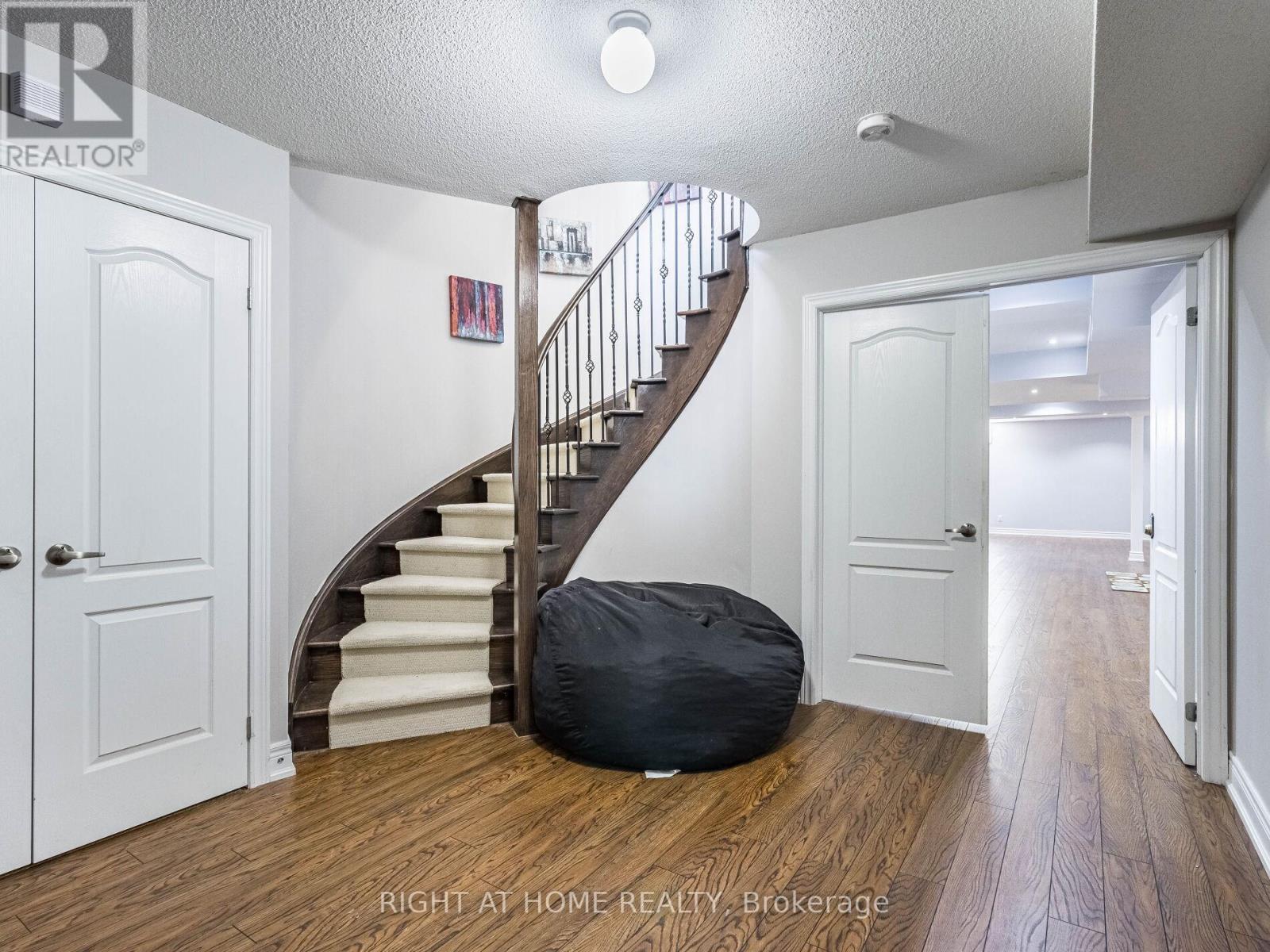 2340 Thruxton Drive, Oakville, ON