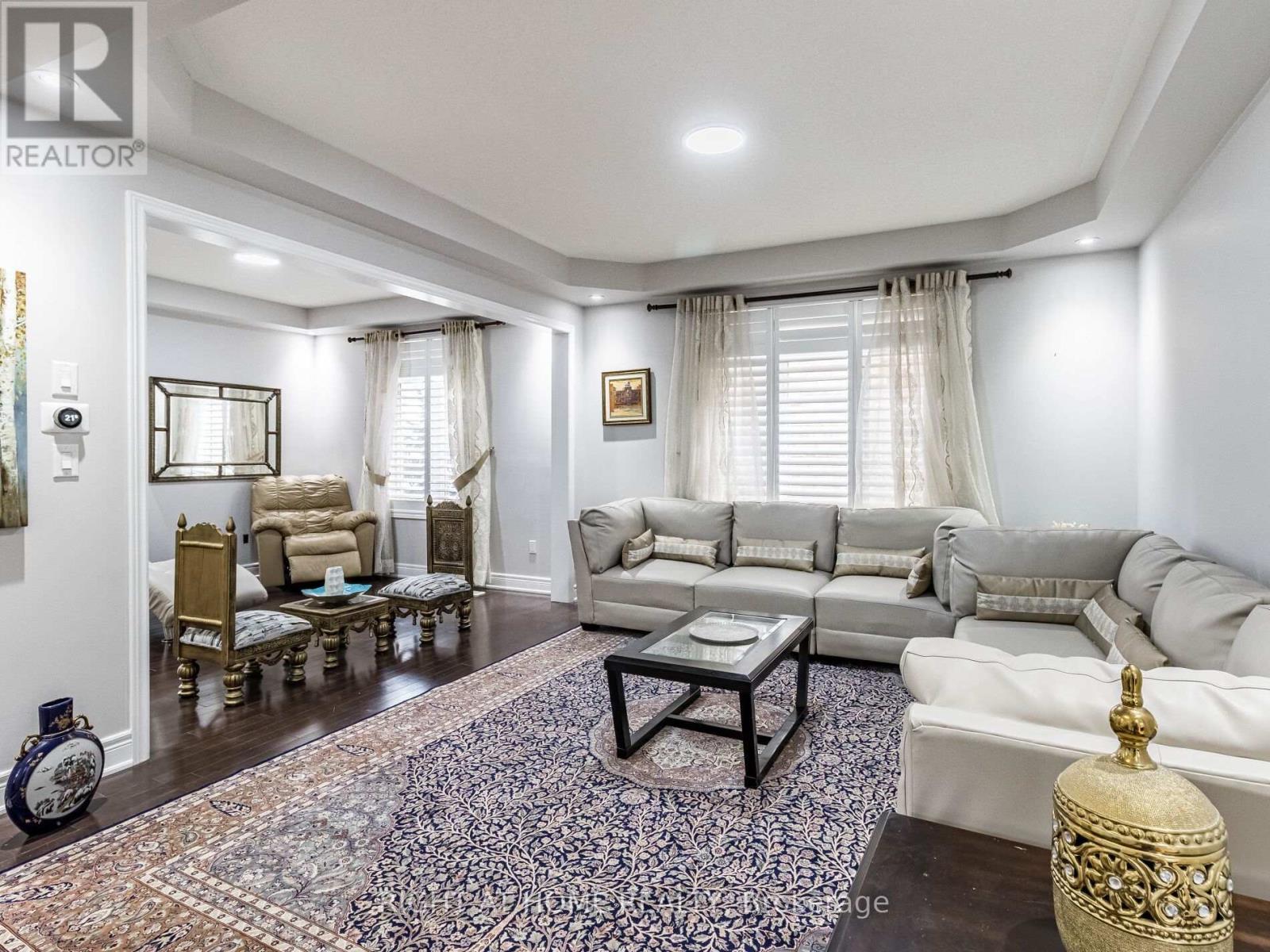 2340 Thruxton Drive, Oakville, ON