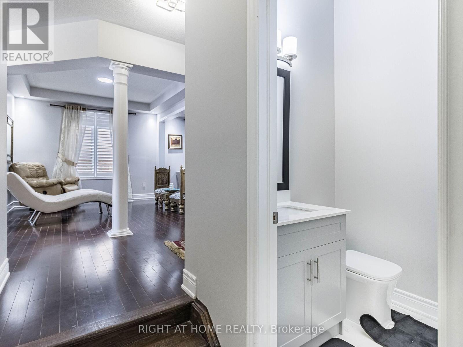 2340 Thruxton Drive, Oakville, ON - Indoor