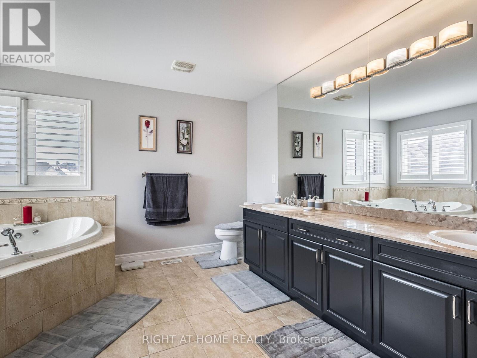 2340 Thruxton Drive, Oakville, ON - Indoor Photo Showing Bathroom
