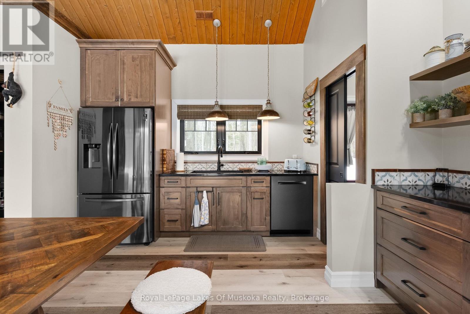 679 Boulder Road, South River, ON - Indoor