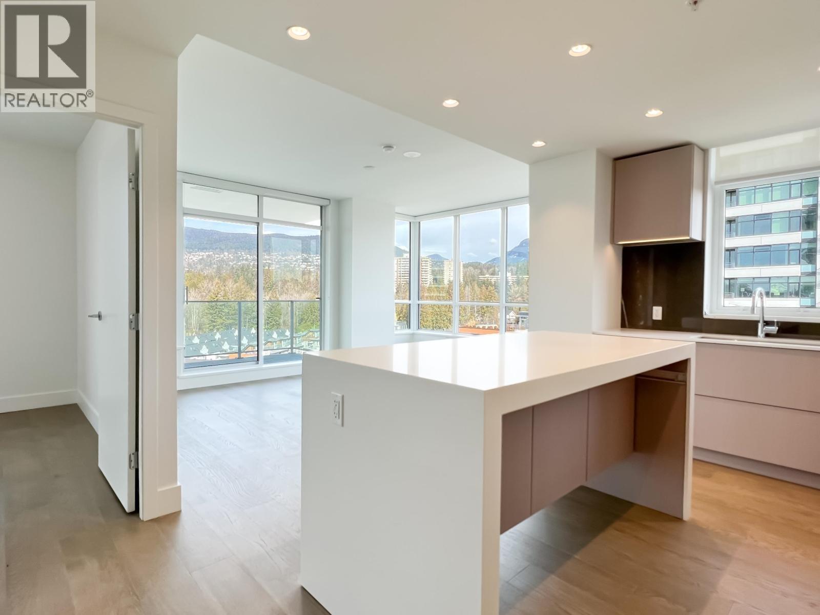 807 1675 Lions Gate Lane, North Vancouver, BC - Indoor Photo Showing Kitchen