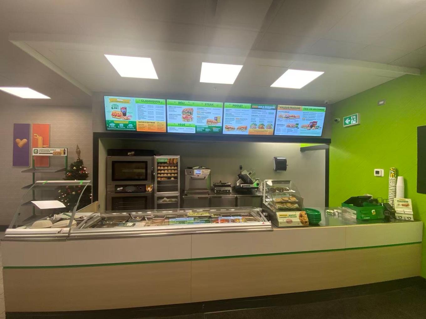 Commerce - 2321 Boul. Curé-Labelle, Laval (Chomedey), QC