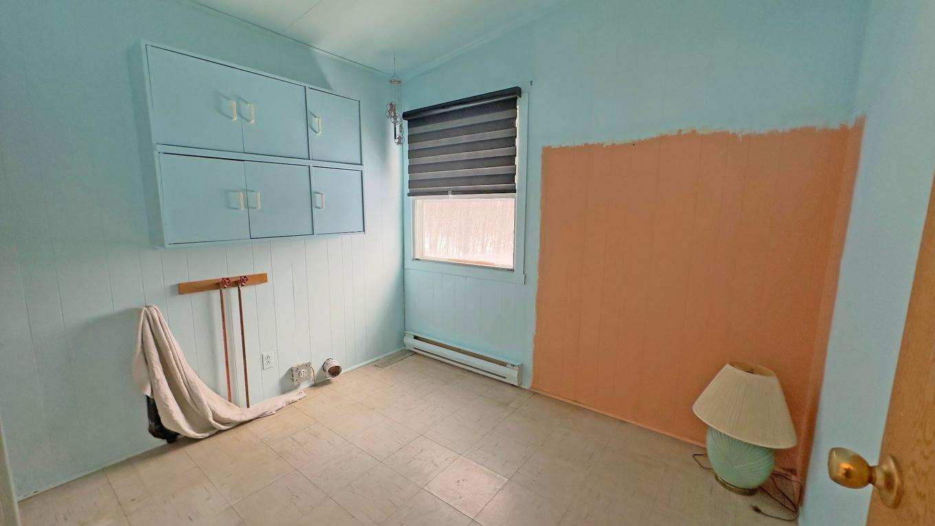 Salle de lavage - 500 Ch. De La Carrière, Saint-Hippolyte, QC - Indoor Photo Showing Other Room