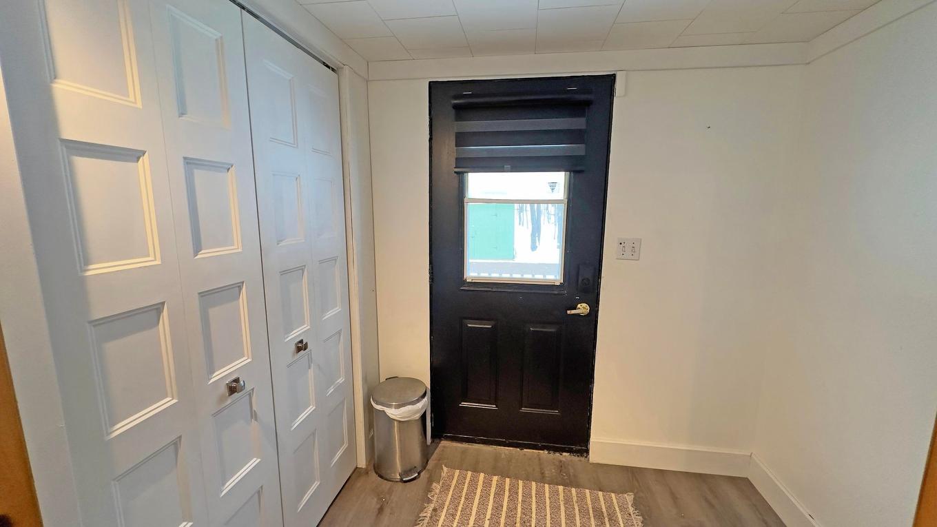 Hall d'entrée/Vestibule - 500 Ch. De La Carrière, Saint-Hippolyte, QC - Indoor Photo Showing Other Room