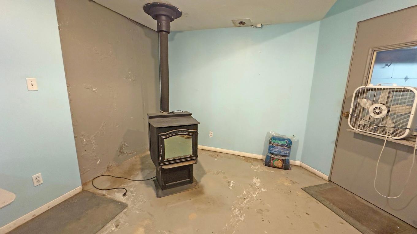 Salle familiale - 500 Ch. De La Carrière, Saint-Hippolyte, QC - Indoor