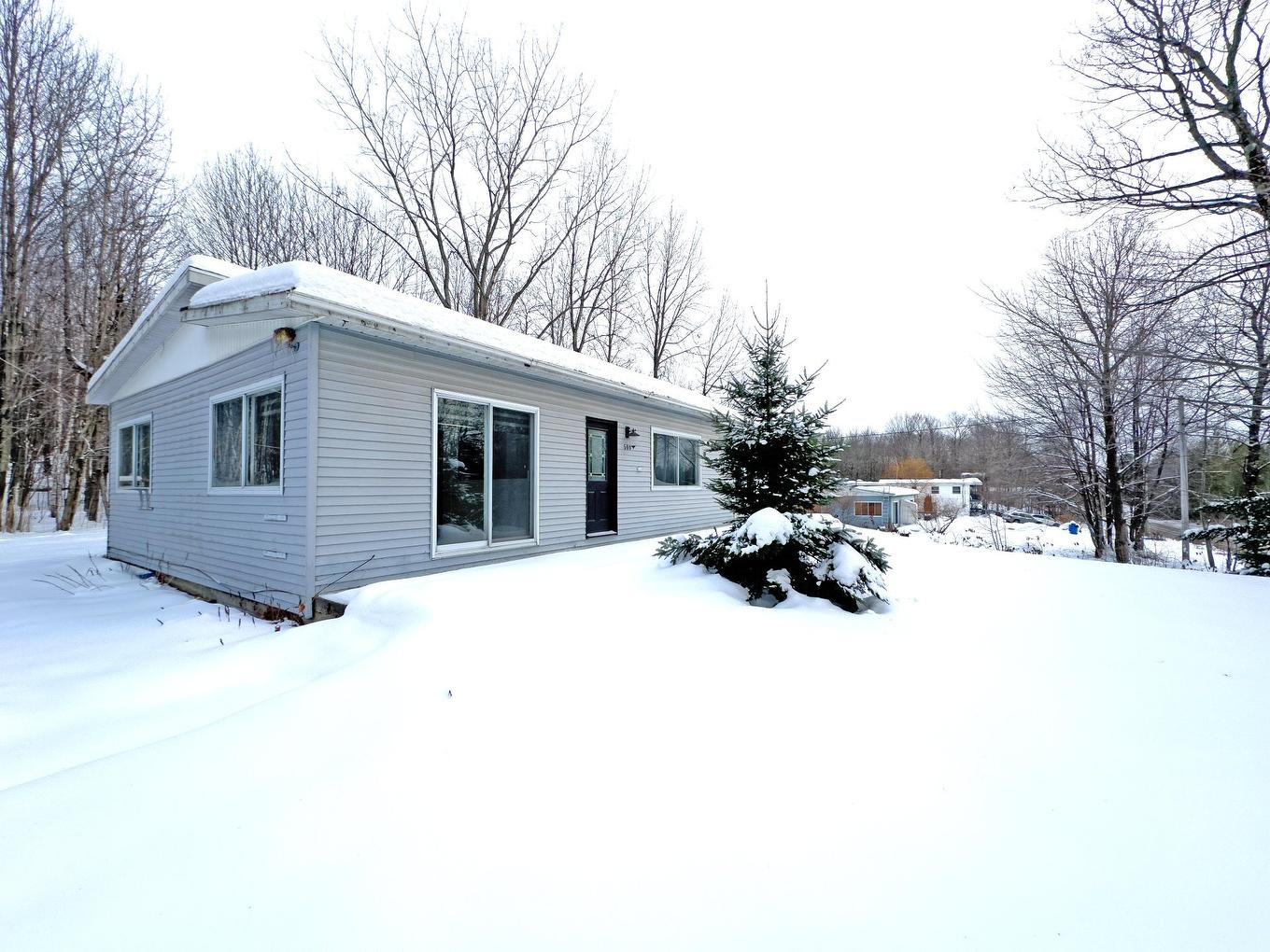 Façade - 500 Ch. De La Carrière, Saint-Hippolyte, QC - Outdoor