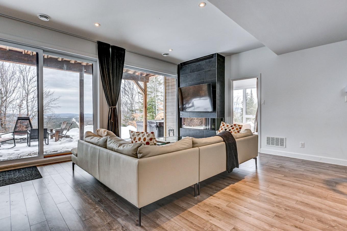 Family room - 165 Rue Du Denali, La Conception, QC - Indoor Photo Showing Living Room