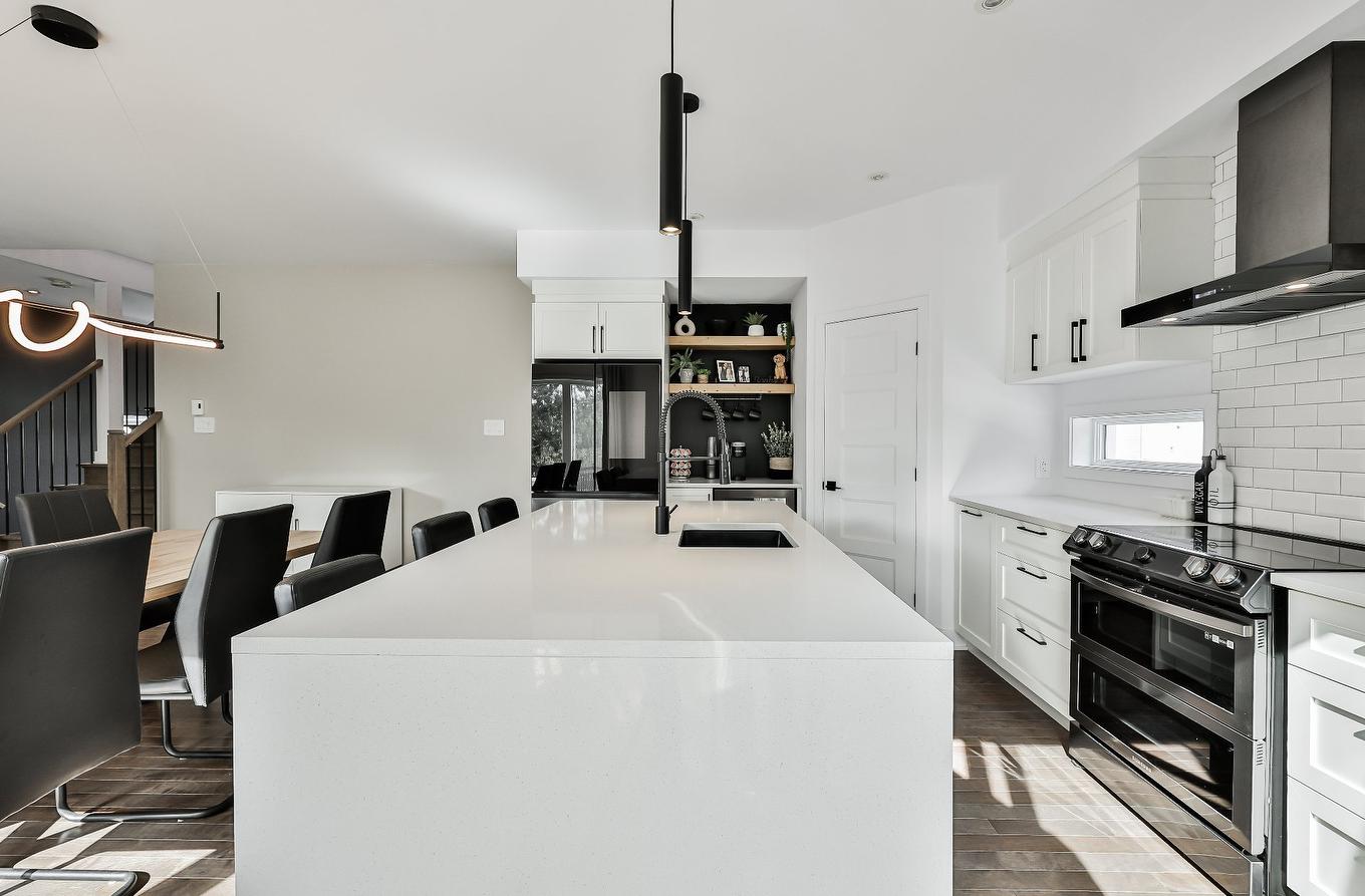 Kitchen - 1556B Rue Papin, L'Assomption, QC - Indoor Photo Showing Kitchen With Upgraded Kitchen