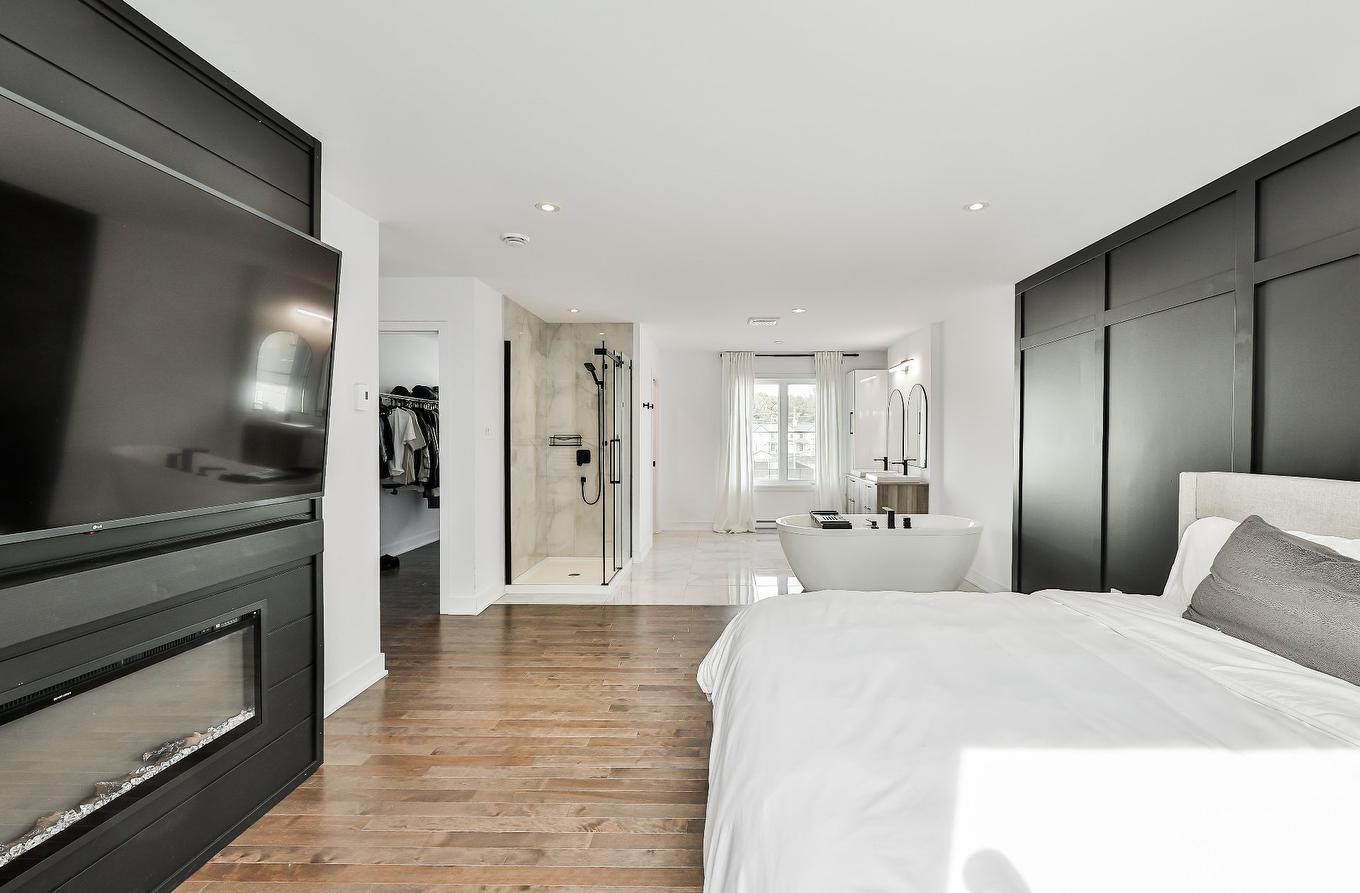 Primary bedroom - 1556B Rue Papin, L'Assomption, QC - Indoor Photo Showing Bedroom With Fireplace