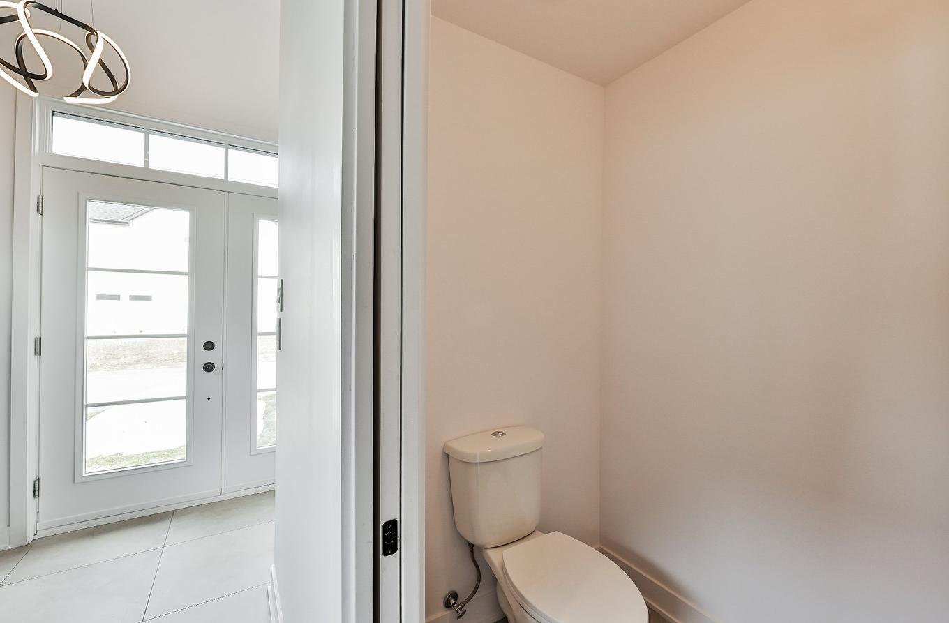 Powder room - 1556B Rue Papin, L'Assomption, QC - Indoor Photo Showing Bathroom