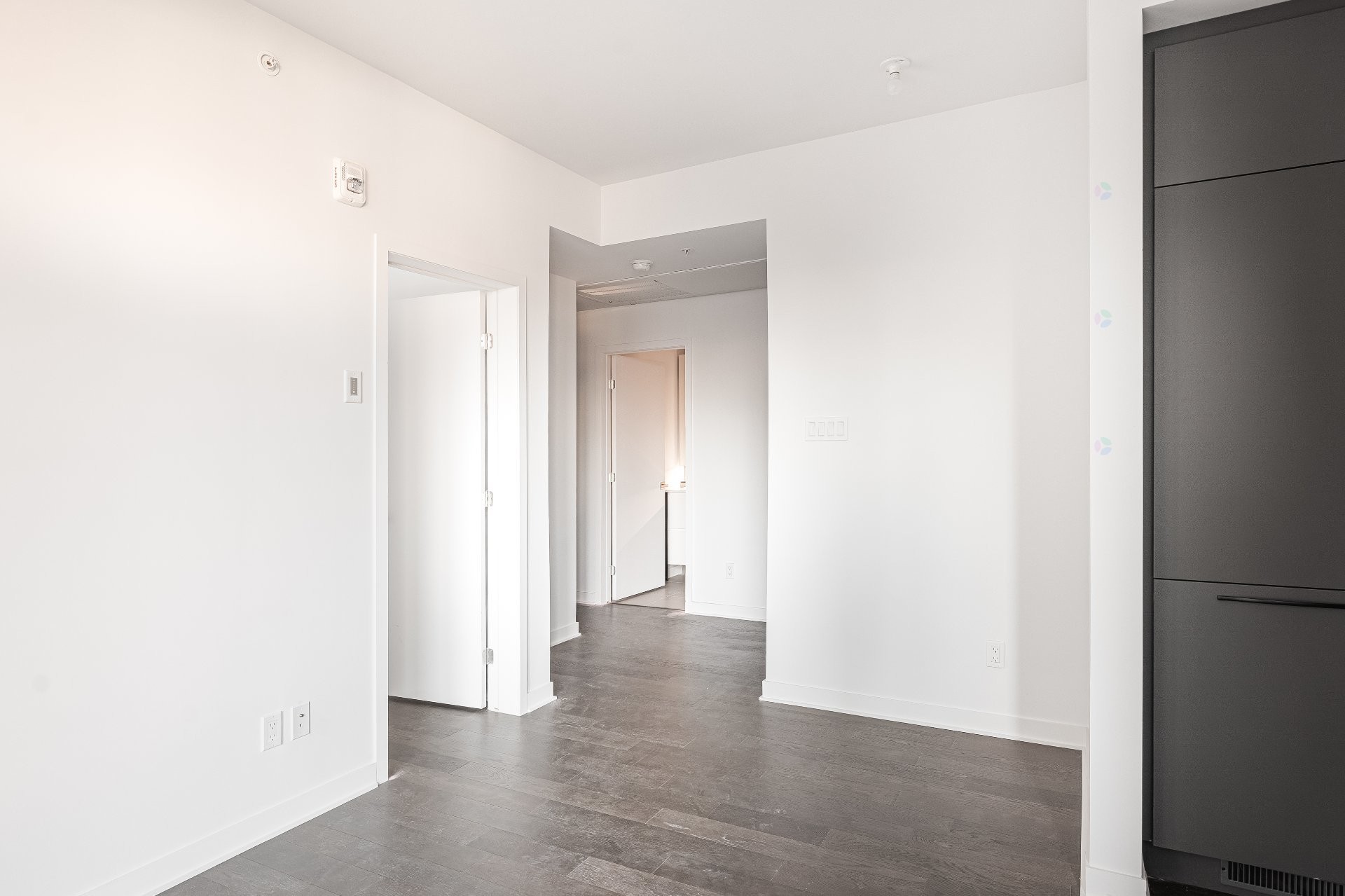 Chambre à coucher - 801-1160 Rue Mackay, Montréal (Ville-Marie), QC - Indoor Photo Showing Other Room