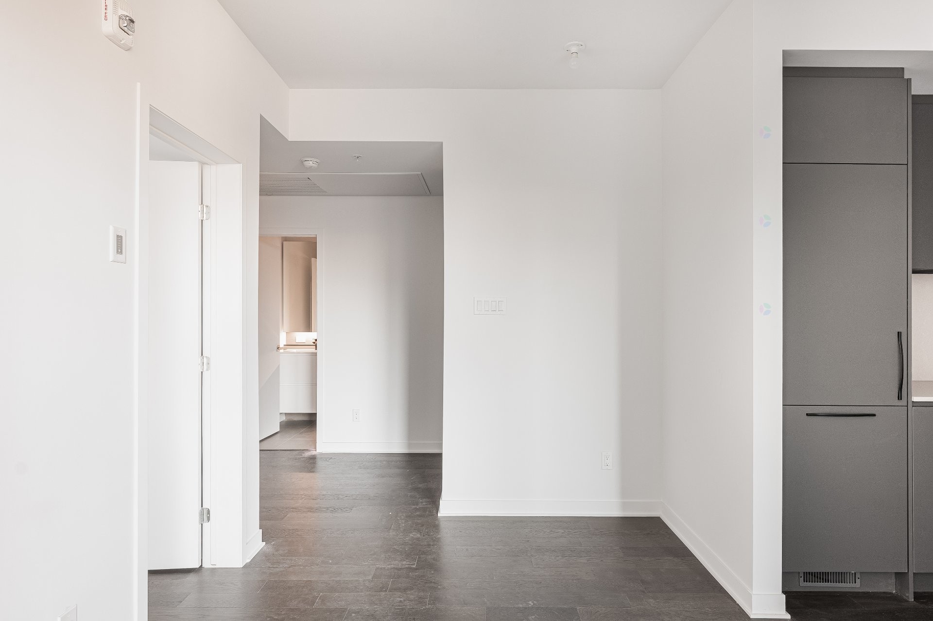 Chambre à coucher - 801-1160 Rue Mackay, Montréal (Ville-Marie), QC - Indoor Photo Showing Other Room