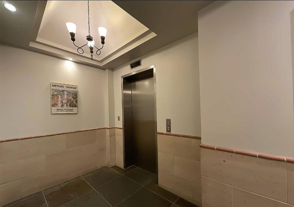 Elevator - 200-5099 Rue Jeanne-Mance, Montréal (Le Plateau-Mont-Royal), QC - Indoor Photo Showing Other Room