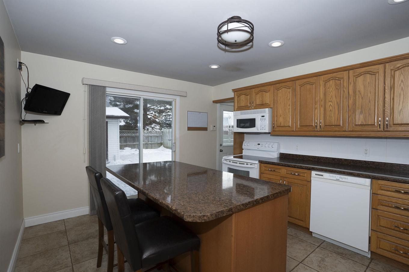 205 Windemere Avenue N, Thunder Bay, ON - Indoor Photo Showing Kitchen