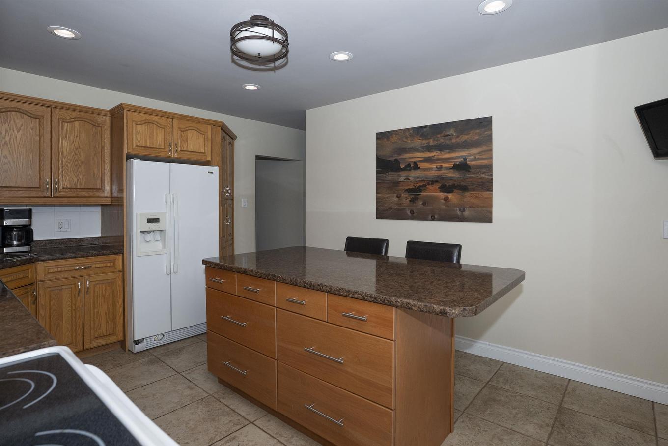 205 Windemere Avenue N, Thunder Bay, ON - Indoor Photo Showing Kitchen