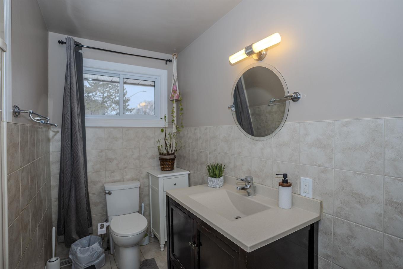 205 Windemere Avenue N, Thunder Bay, ON - Indoor Photo Showing Bathroom
