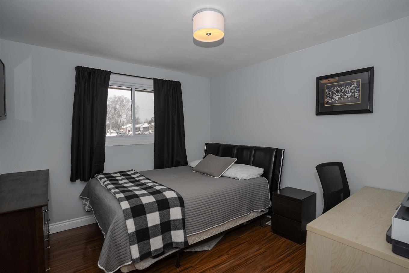 205 Windemere Avenue N, Thunder Bay, ON - Indoor Photo Showing Bedroom