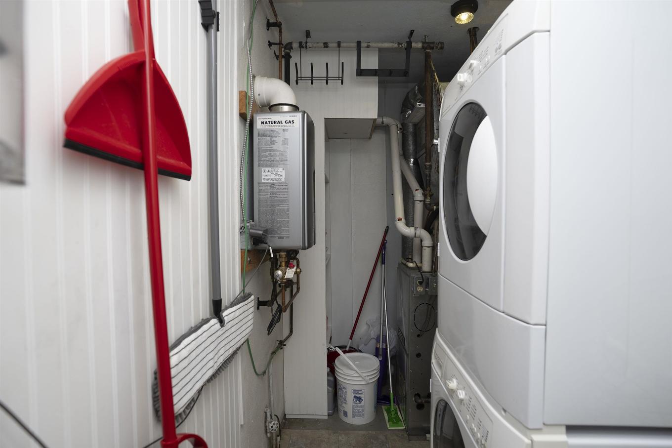 205 Windemere Avenue N, Thunder Bay, ON - Indoor Photo Showing Laundry Room