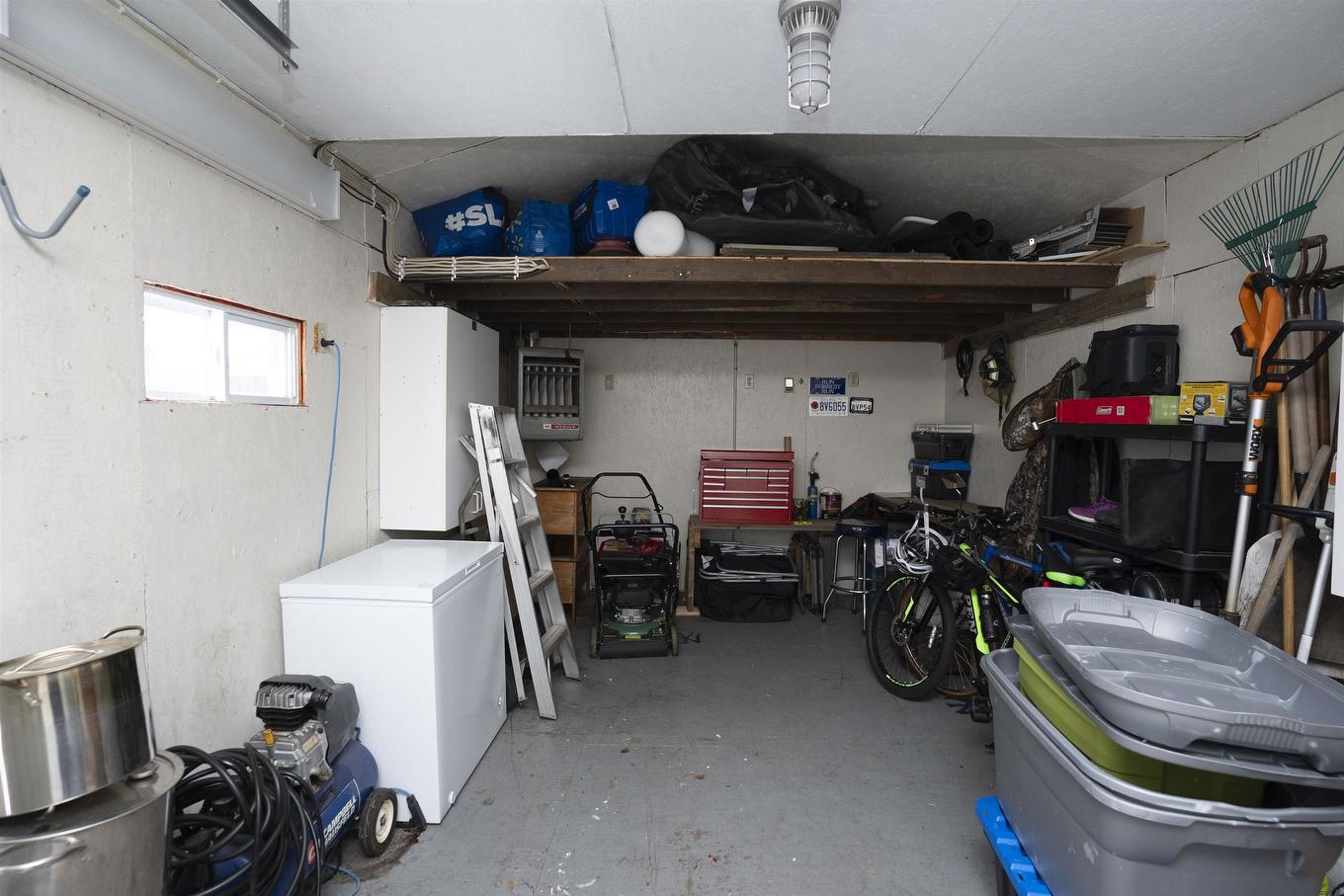 205 Windemere Avenue N, Thunder Bay, ON - Indoor Photo Showing Garage