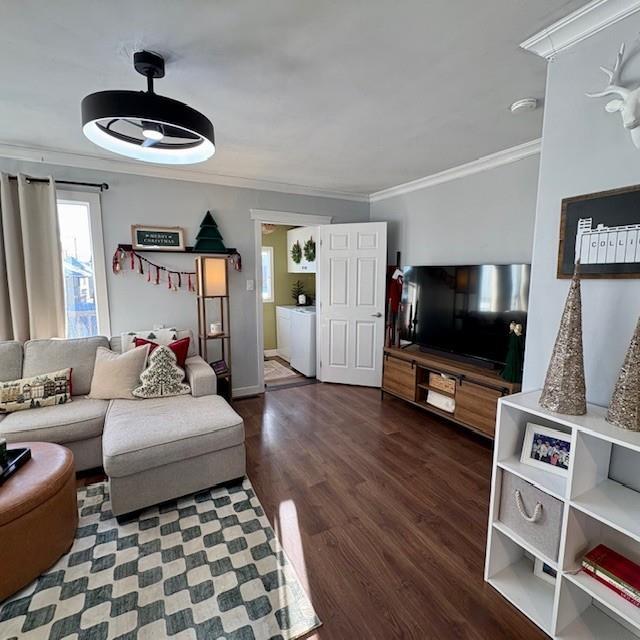 210 Third Avenue Sw, Geraldton, Greenstone, ON - Indoor Photo Showing Living Room