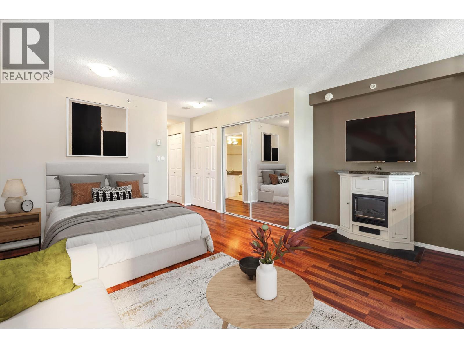 1202 1188 Richards Street, Vancouver, BC - Indoor With Fireplace