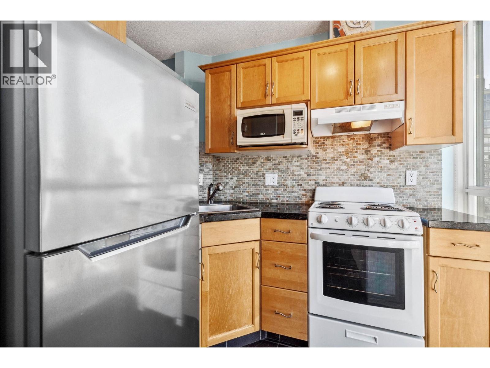 1202 1188 Richards Street, Vancouver, BC - Indoor Photo Showing Kitchen
