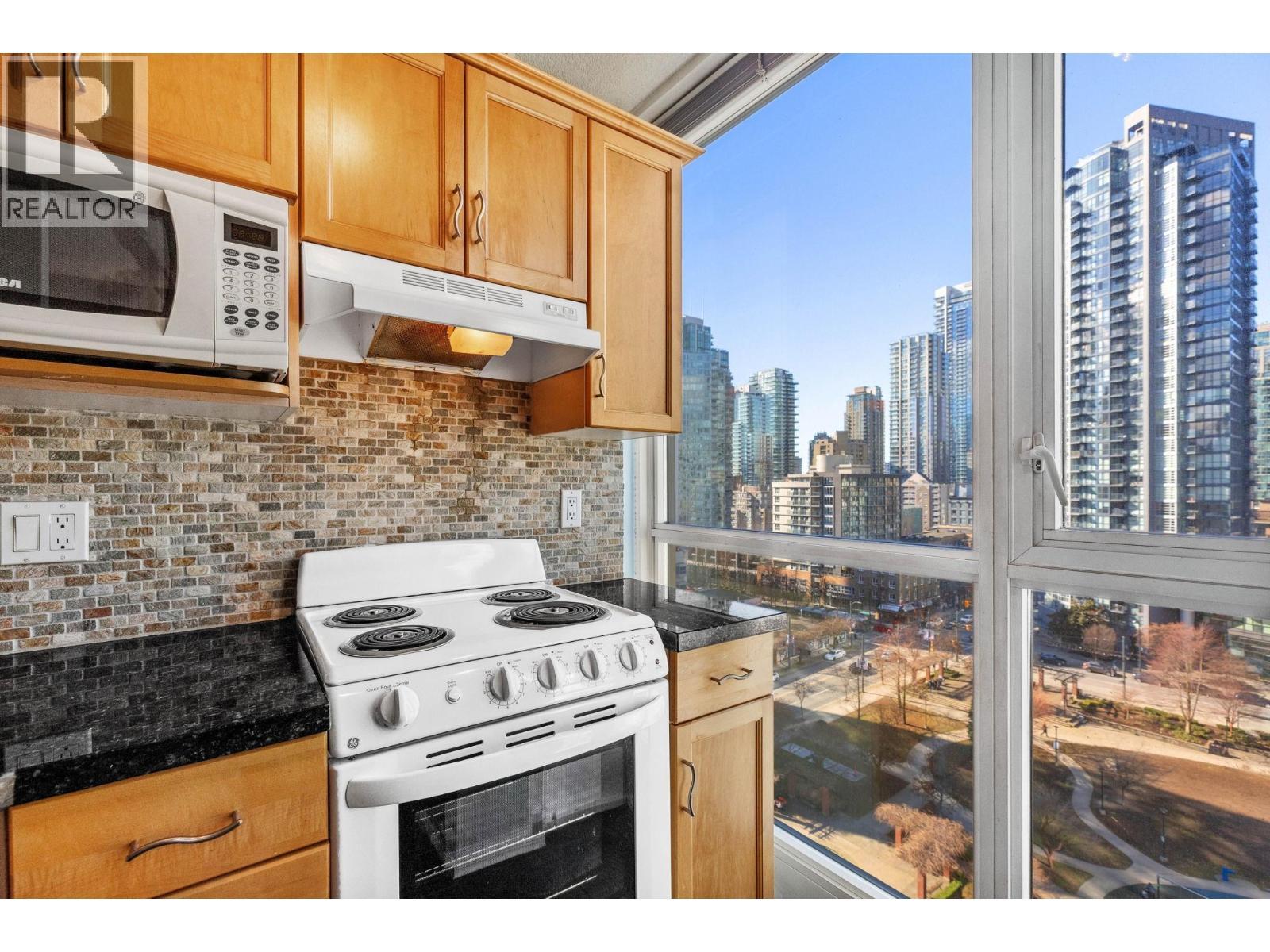 1202 1188 Richards Street, Vancouver, BC - Indoor Photo Showing Kitchen