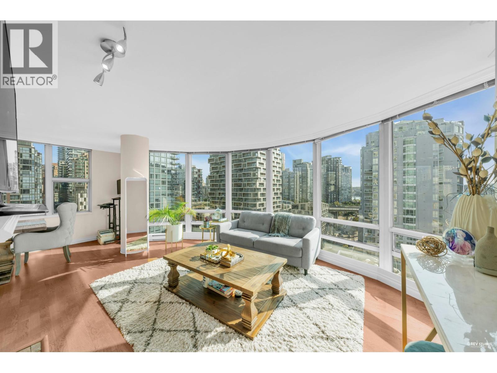 1708 1500 Hornby Street, Vancouver, BC - Indoor Photo Showing Living Room