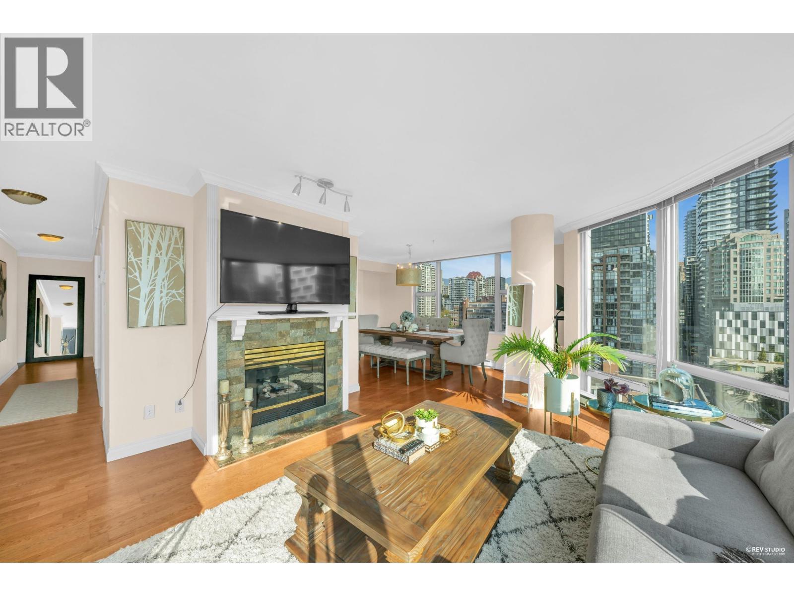 1708 1500 Hornby Street, Vancouver, BC - Indoor Photo Showing Living Room With Fireplace