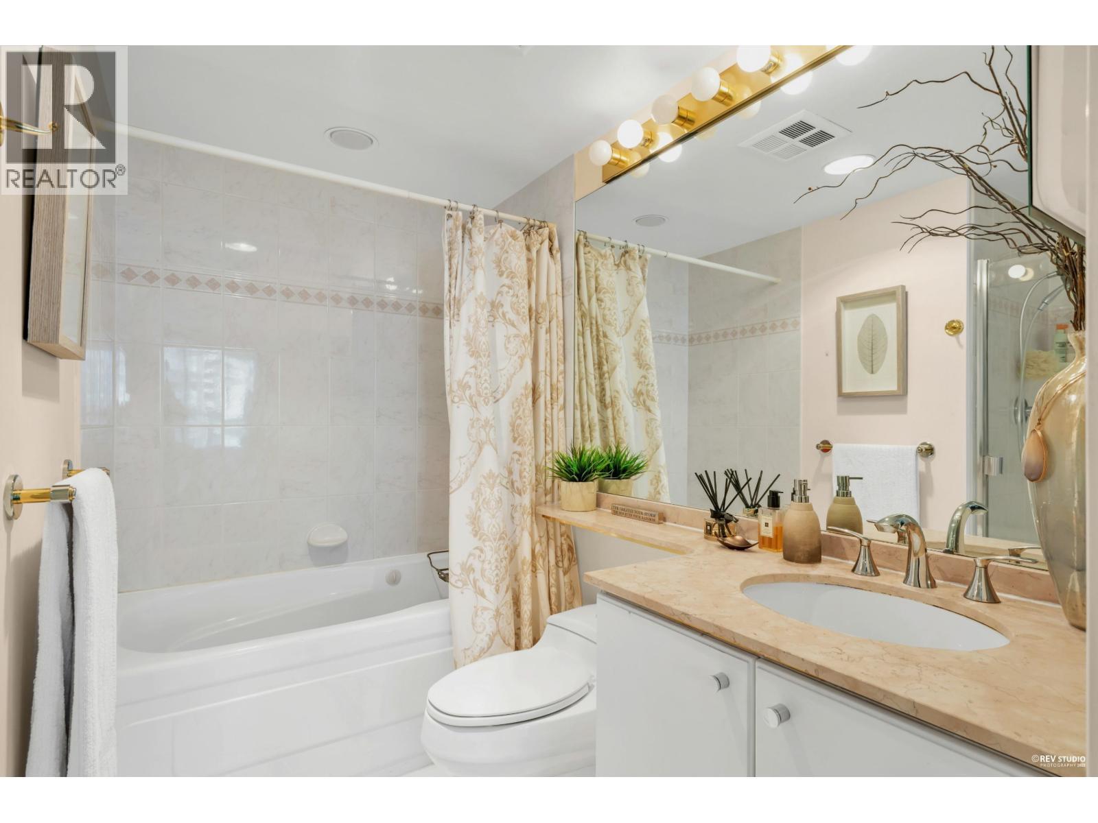 1708 1500 Hornby Street, Vancouver, BC - Indoor Photo Showing Bathroom