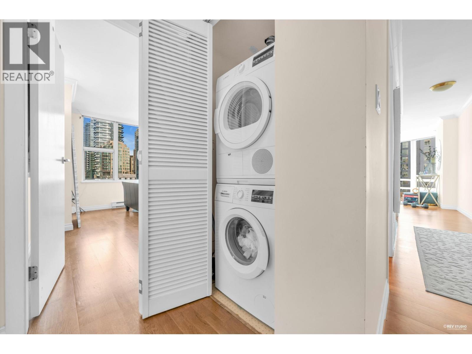 1708 1500 Hornby Street, Vancouver, BC - Indoor Photo Showing Laundry Room