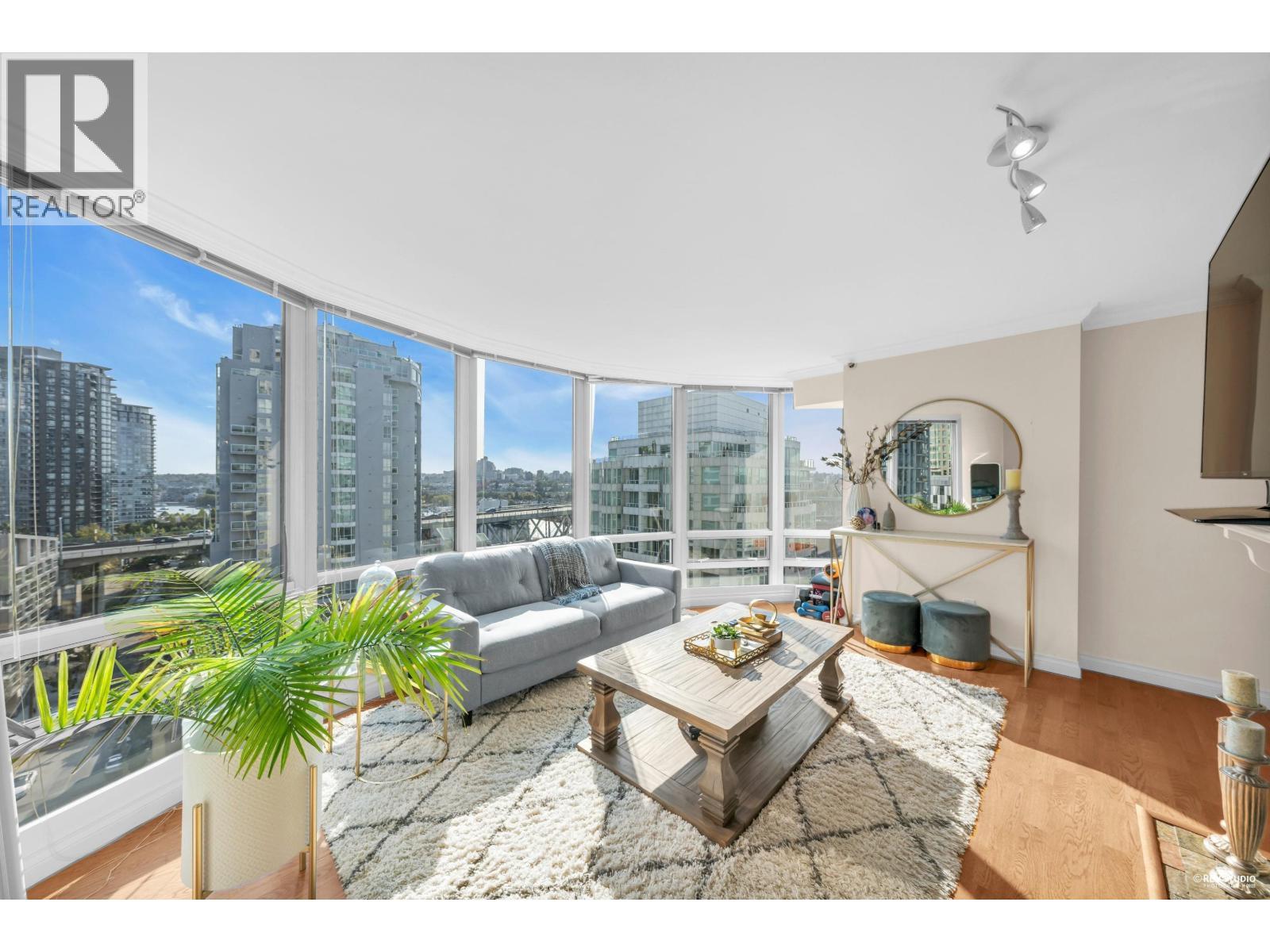 1708 1500 Hornby Street, Vancouver, BC - Indoor Photo Showing Living Room