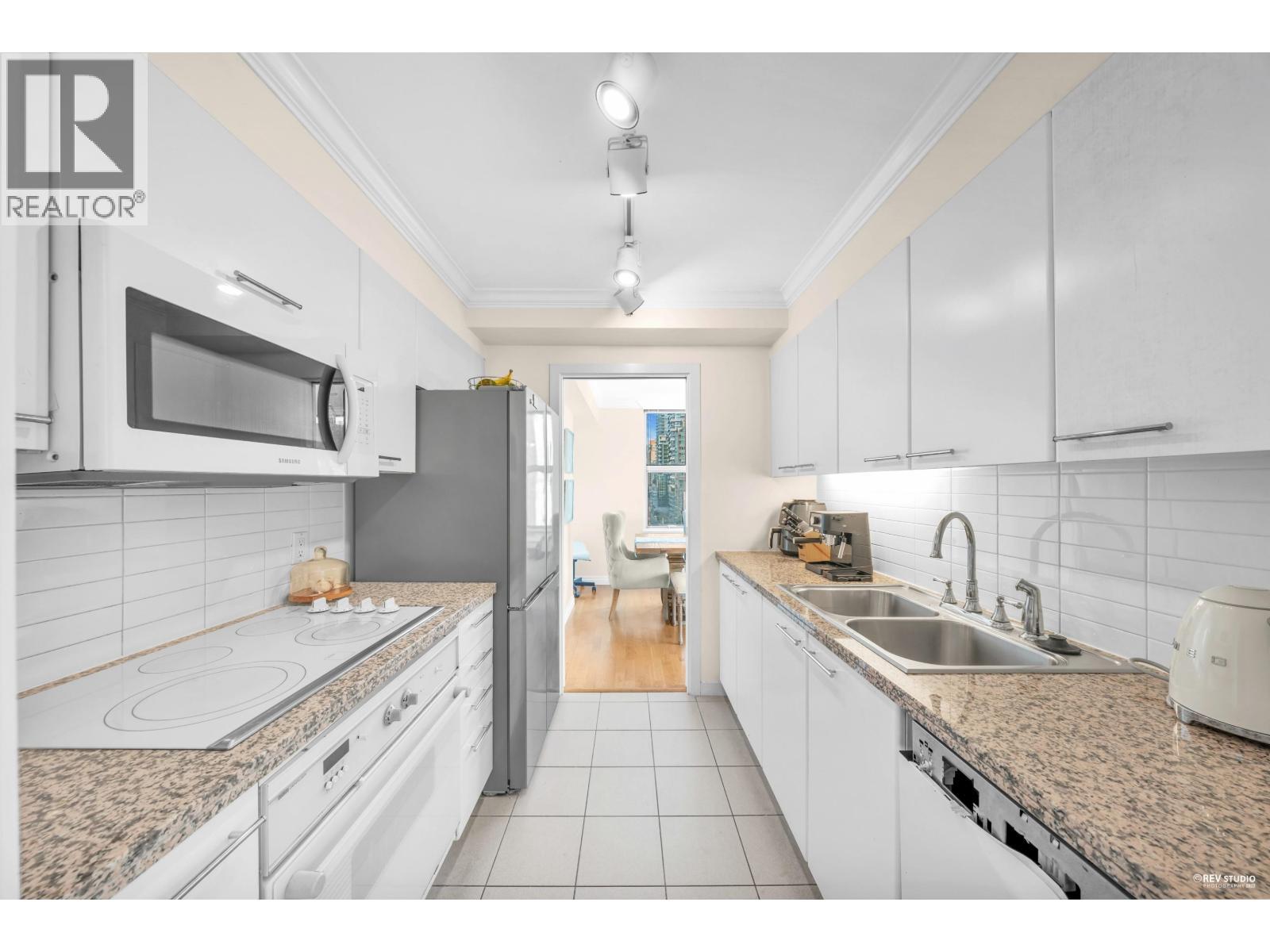 1708 1500 Hornby Street, Vancouver, BC - Indoor Photo Showing Kitchen With Double Sink With Upgraded Kitchen