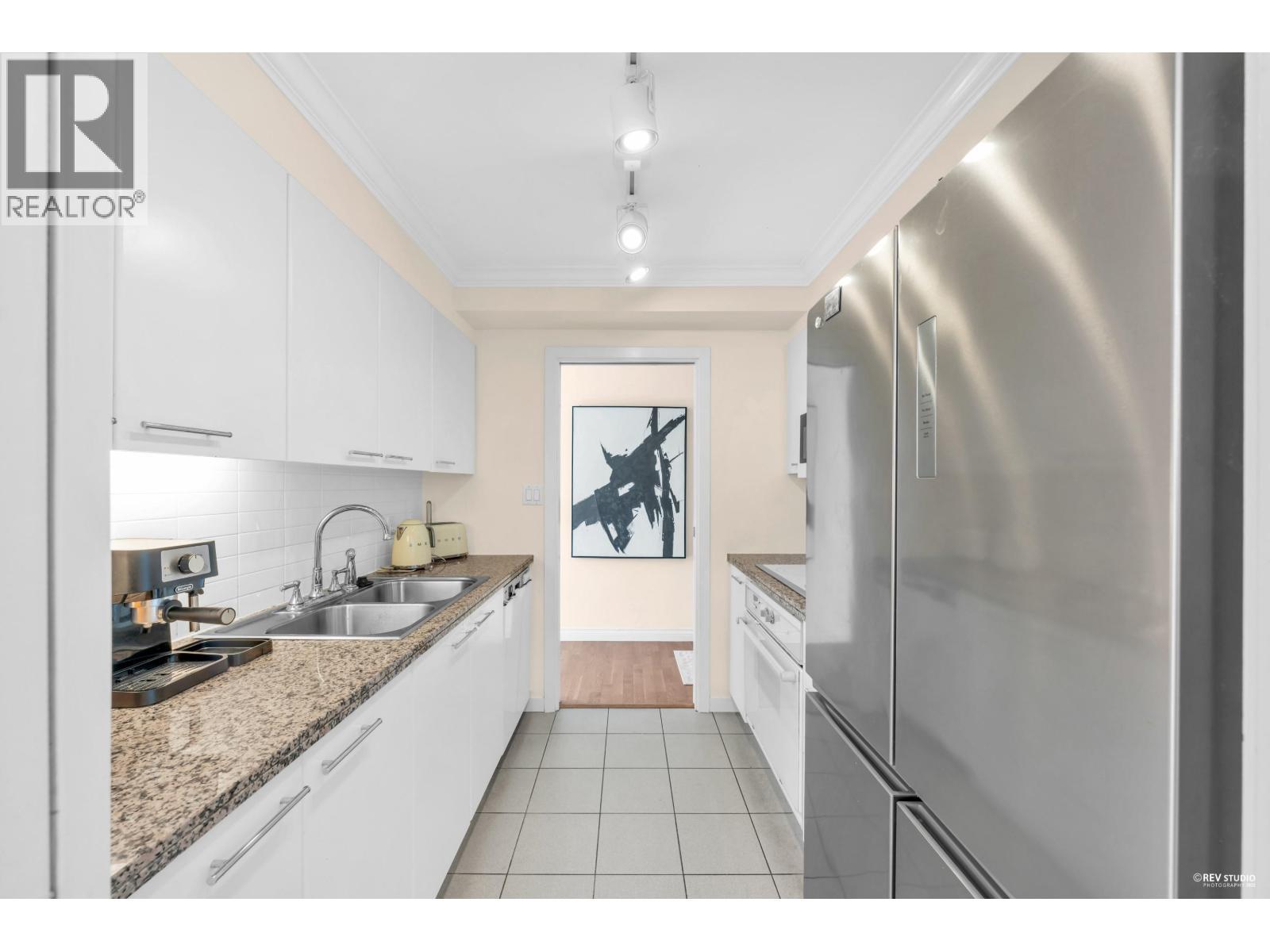 1708 1500 Hornby Street, Vancouver, BC - Indoor Photo Showing Kitchen With Double Sink
