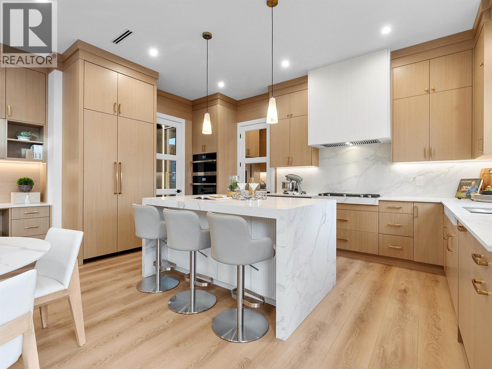 3428 Trumond Avenue, Richmond, BC - Indoor Photo Showing Kitchen With Upgraded Kitchen