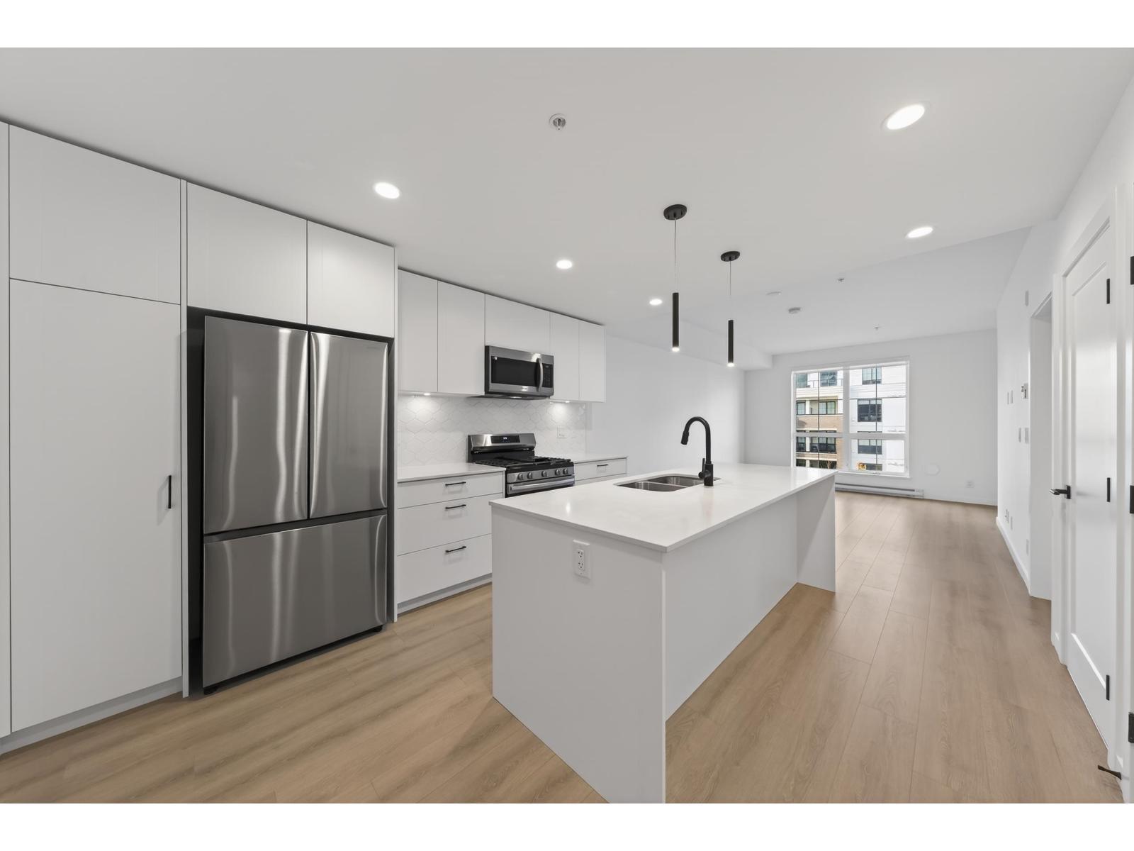 305 20077 84 Avenue, Langley, BC - Indoor Photo Showing Kitchen With Stainless Steel Kitchen With Double Sink With Upgraded Kitchen