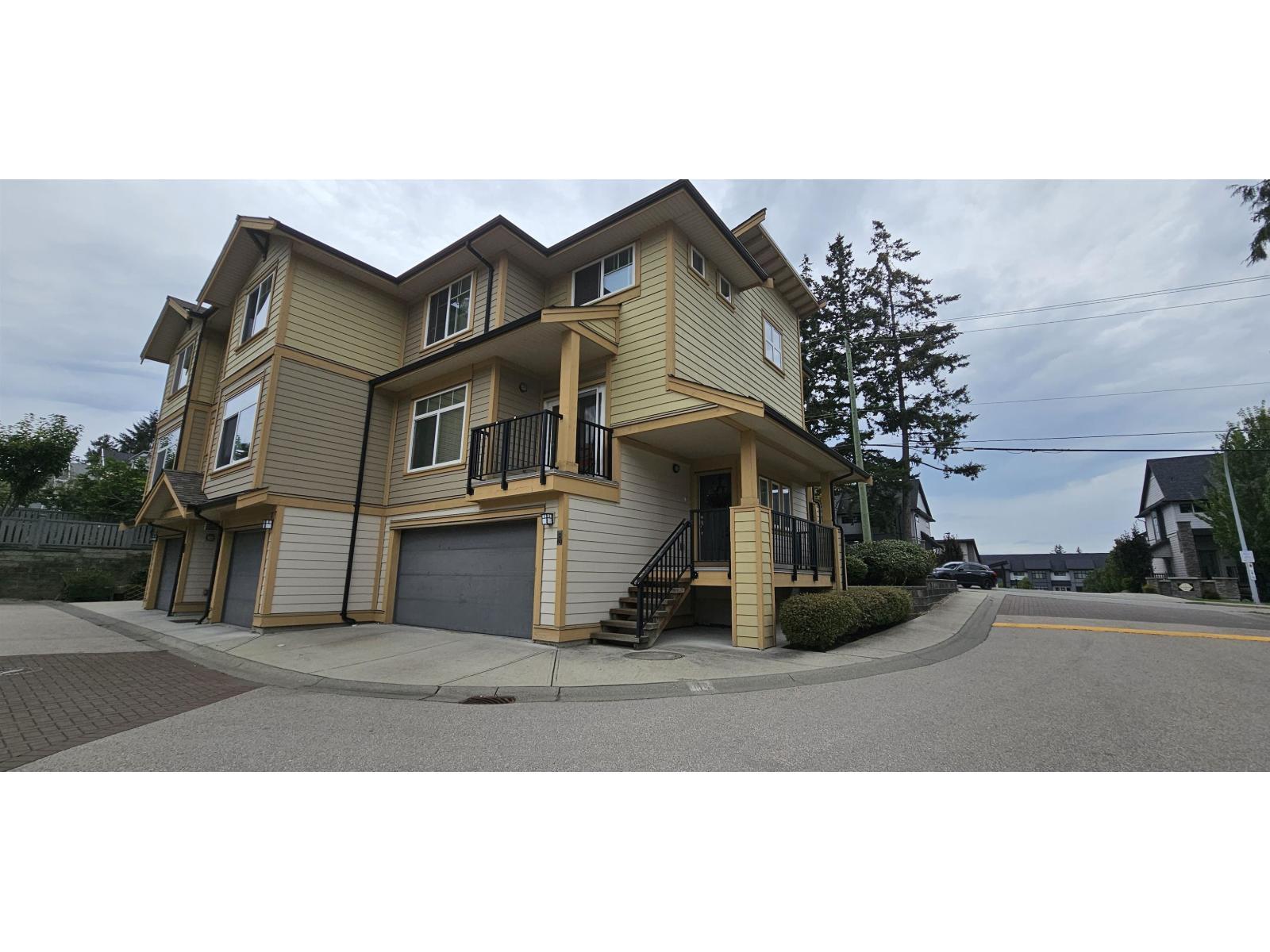 60 5957 152 Street, Surrey, BC - Outdoor With Facade