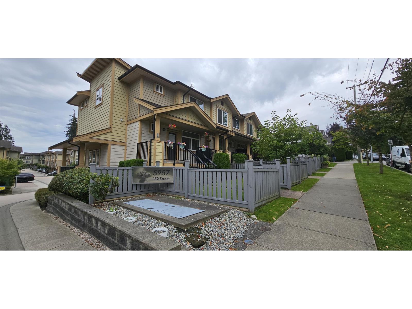 60 5957 152 Street, Surrey, BC - Outdoor