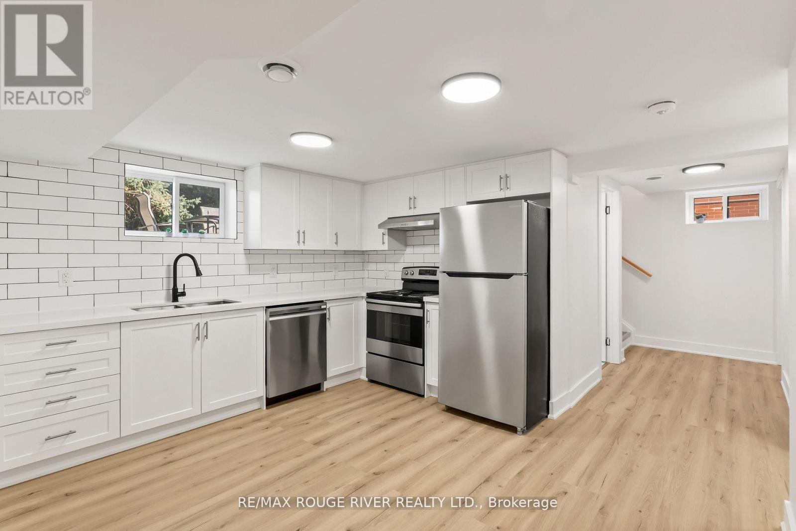745 Glengrove Street, Oshawa, ON - Indoor Photo Showing Kitchen With Stainless Steel Kitchen