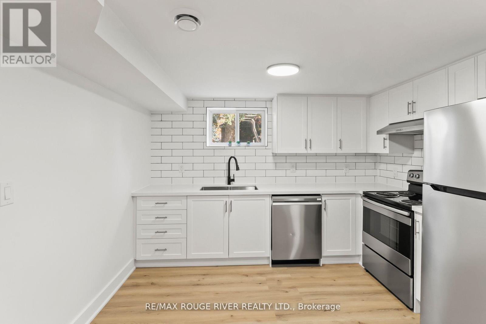 745 Glengrove Street, Oshawa, ON - Indoor Photo Showing Kitchen With Stainless Steel Kitchen