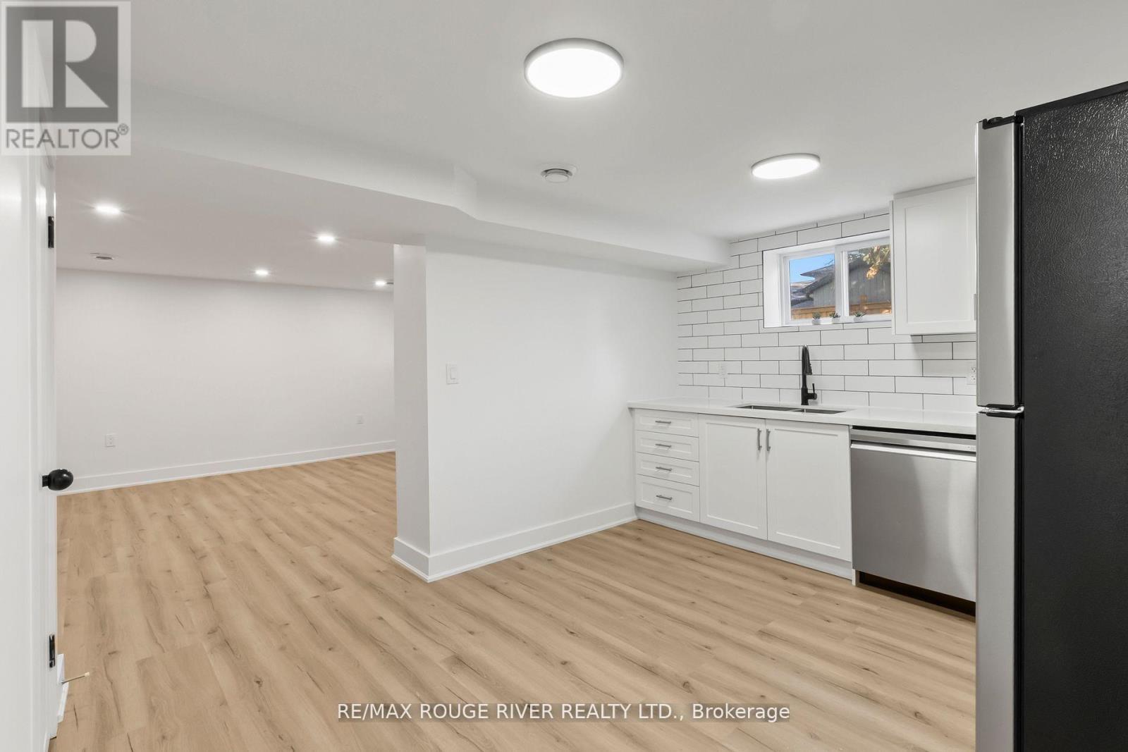 745 Glengrove Street, Oshawa, ON - Indoor