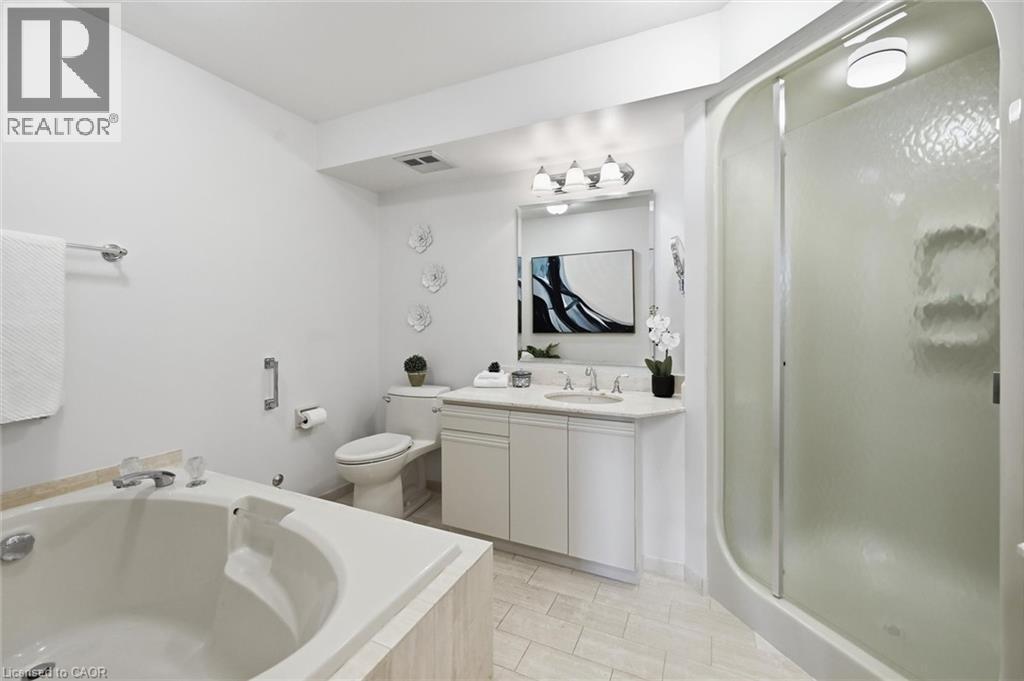 Bathroom with vanity, a shower stall, and a garden tub - 2170 Marine Drive Unit# 1808, Oakville, ON