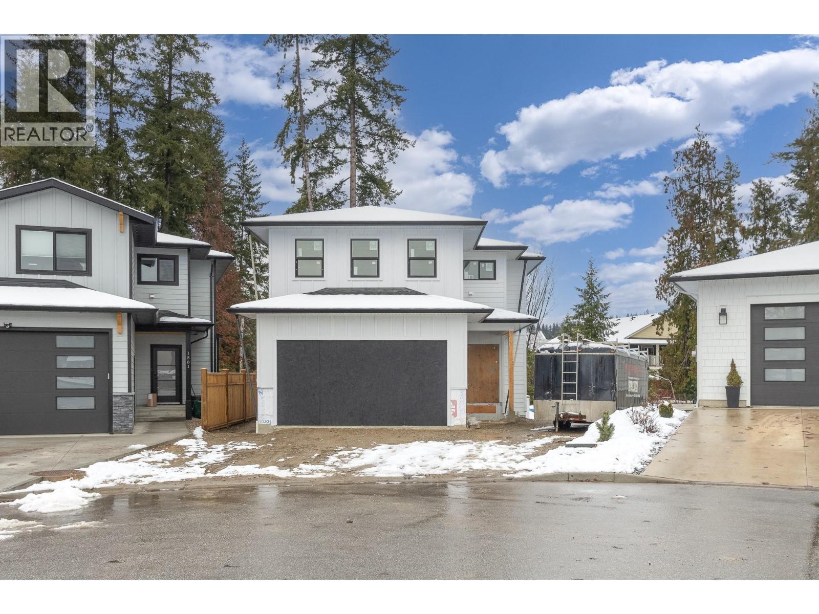 1500 21 Street Ne, Salmon Arm, BC - Outdoor With Facade