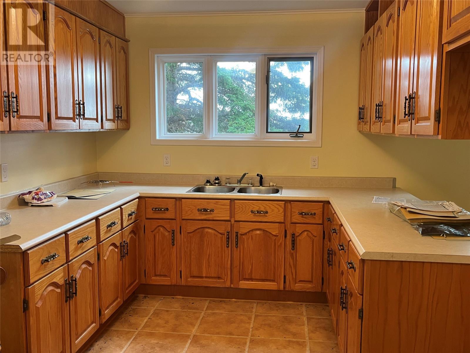 1 Oceanview Drive, Fermuse, NL - Indoor Photo Showing Kitchen With Double Sink