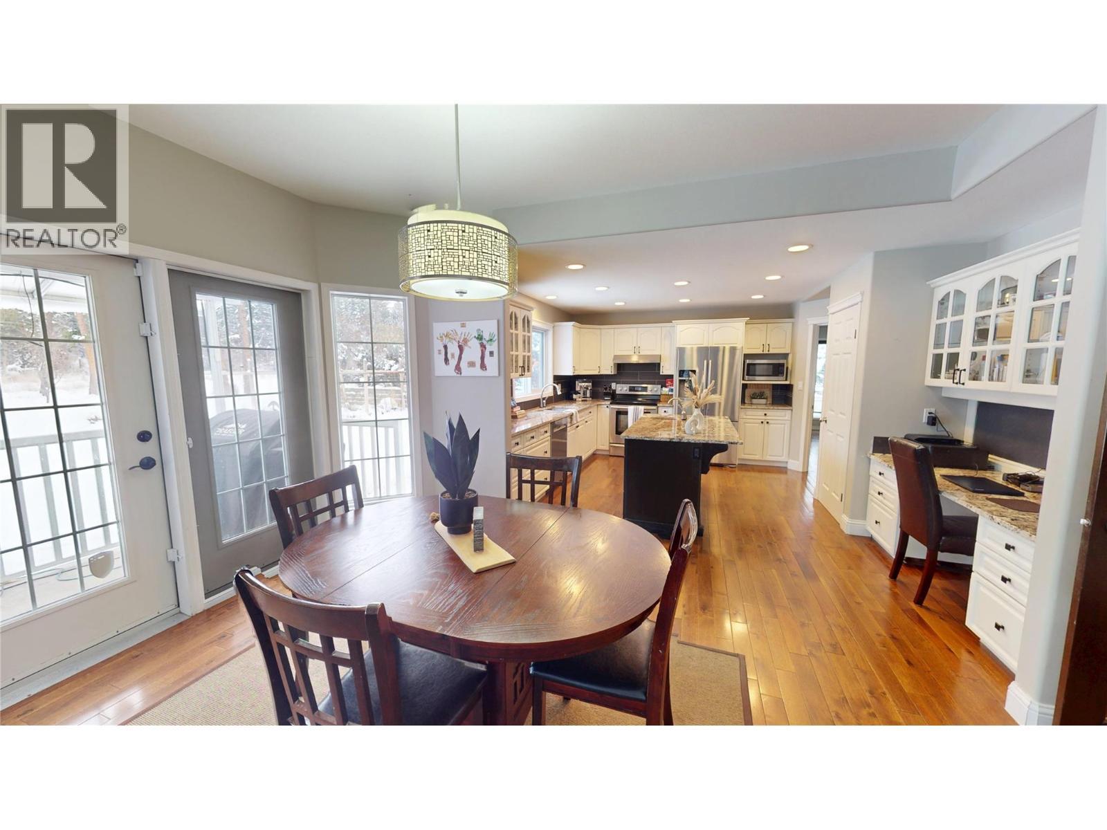3320 5Th Street S, Cranbrook, BC - Indoor Photo Showing Dining Room