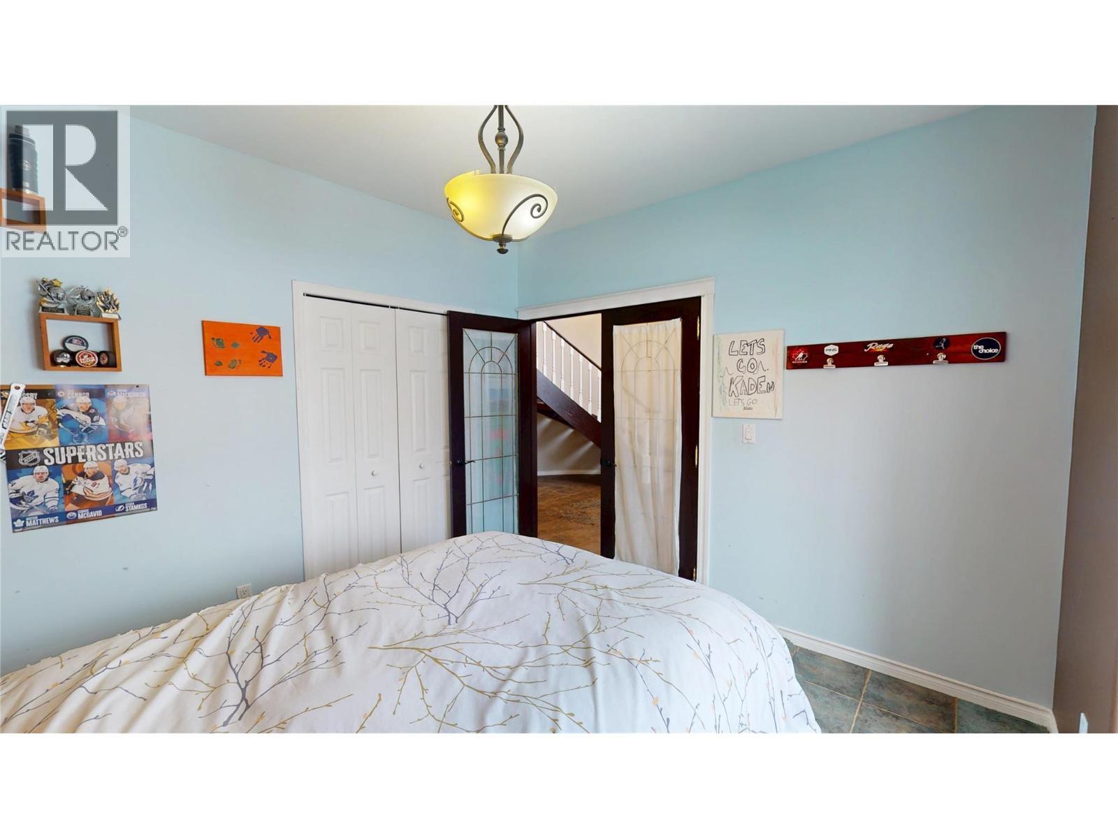 3320 5Th Street S, Cranbrook, BC - Indoor Photo Showing Bedroom