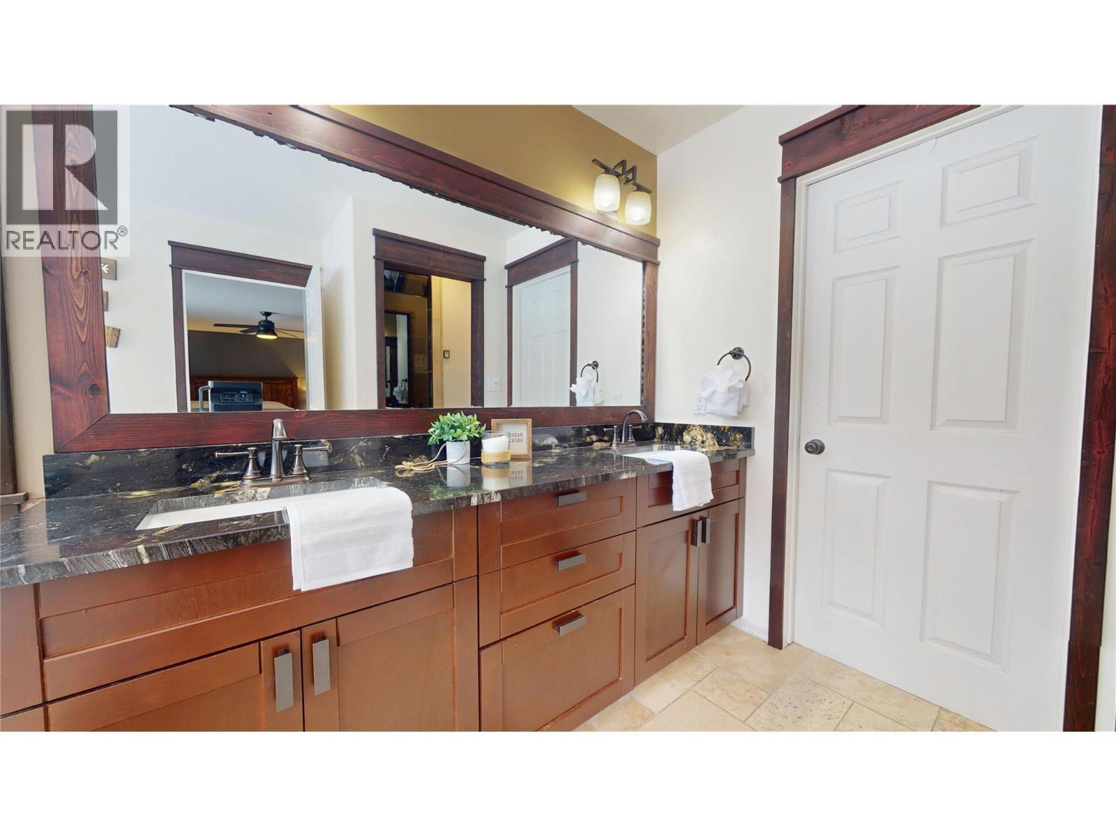 3320 5Th Street S, Cranbrook, BC - Indoor Photo Showing Bathroom