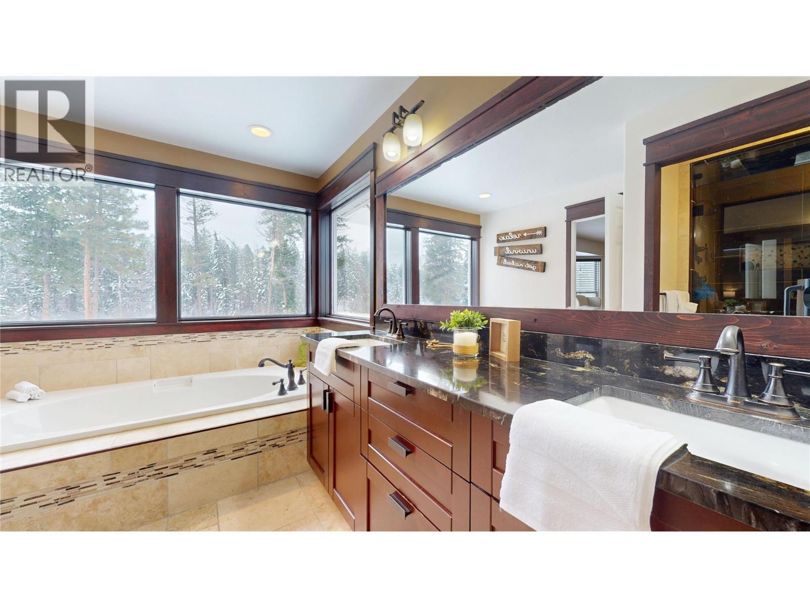 3320 5Th Street S, Cranbrook, BC - Indoor Photo Showing Bathroom